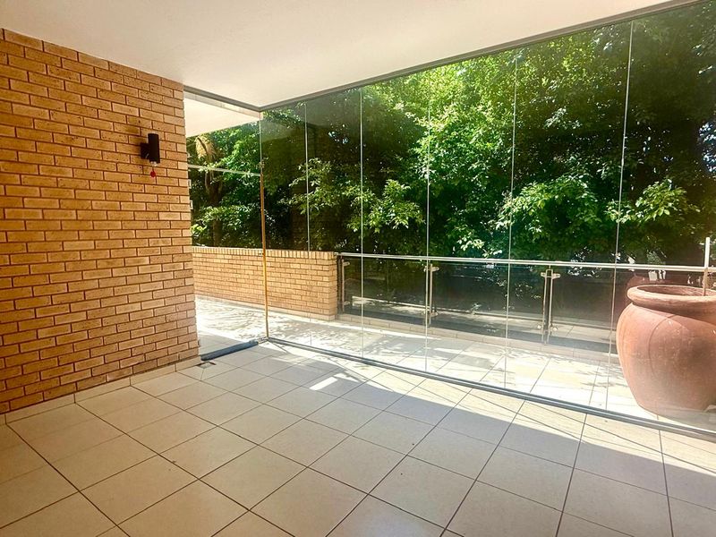 3 Beds - 3 Baths - Fully Renovated Apartment is a perfect lock-up and go - Photo 10