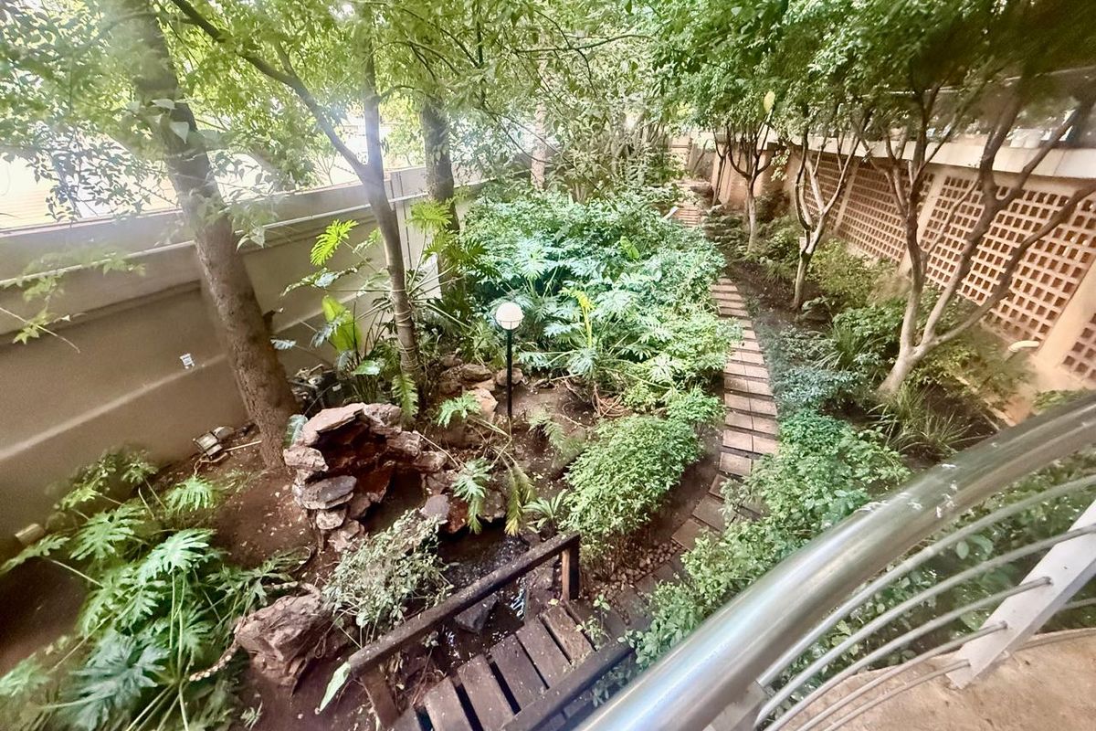 3 Beds - 3 Baths - Unfurnished Apartment is a perfect lock-up and go - in very secure building - Photo 4