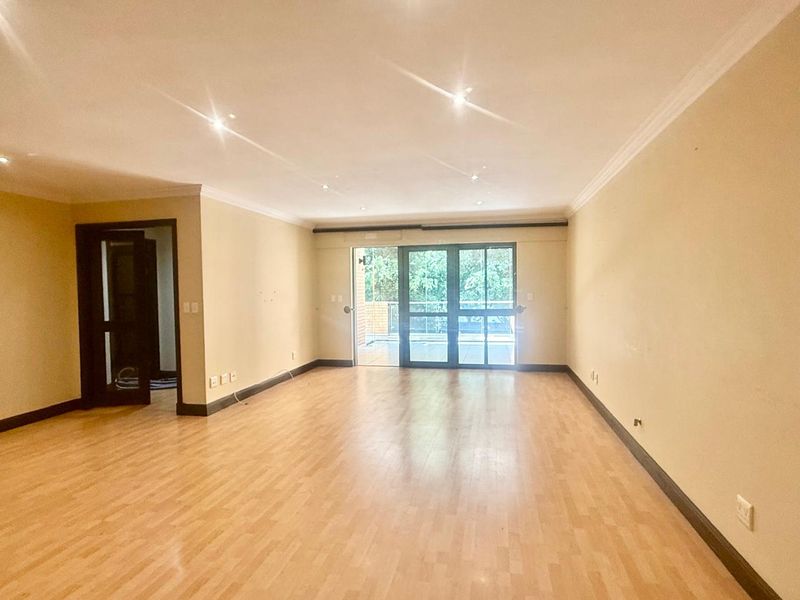 3 Beds - 3 Baths - Unfurnished Apartment is a perfect lock-up and go - in very secure building - Photo 10