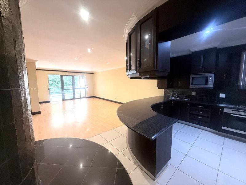 3 Beds - 3 Baths - Fully Renovated Apartment is a perfect lock-up and go - Photo 7