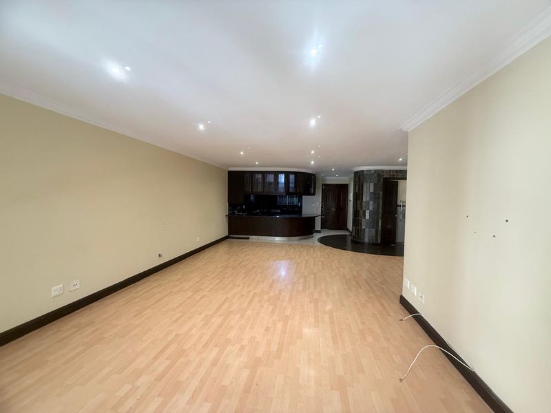 3 Beds - 3 Baths - Fully Renovated Apartment is a perfect lock-up and go - Photo 9