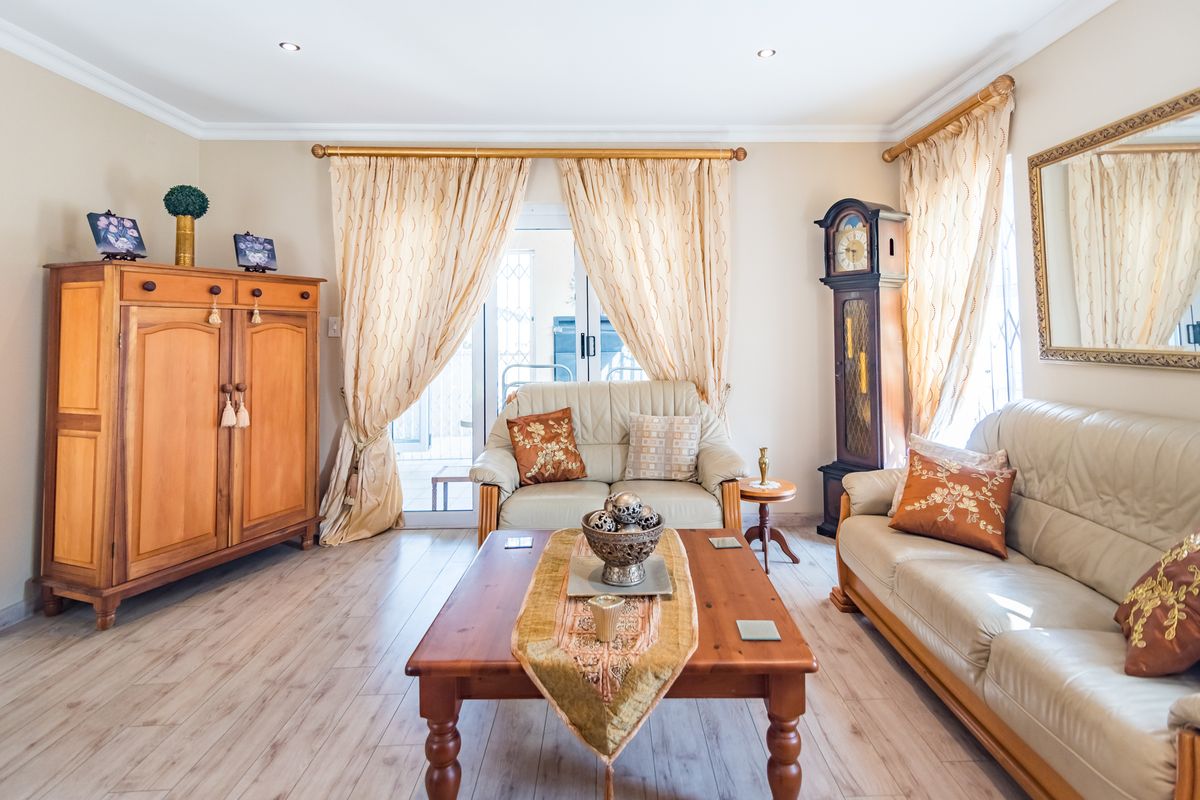 On Auction - Ultimate 4 Bed Luxury Meets Off-Grid Peace of Mind in Ferndale - Photo 4
