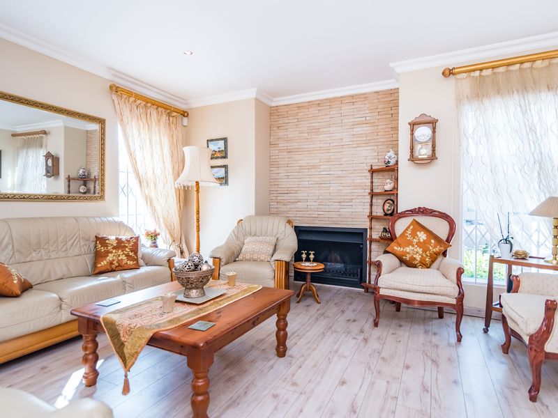 On Auction - Ultimate 4 Bed Luxury Meets Off-Grid Peace of Mind in Ferndale - Photo 3