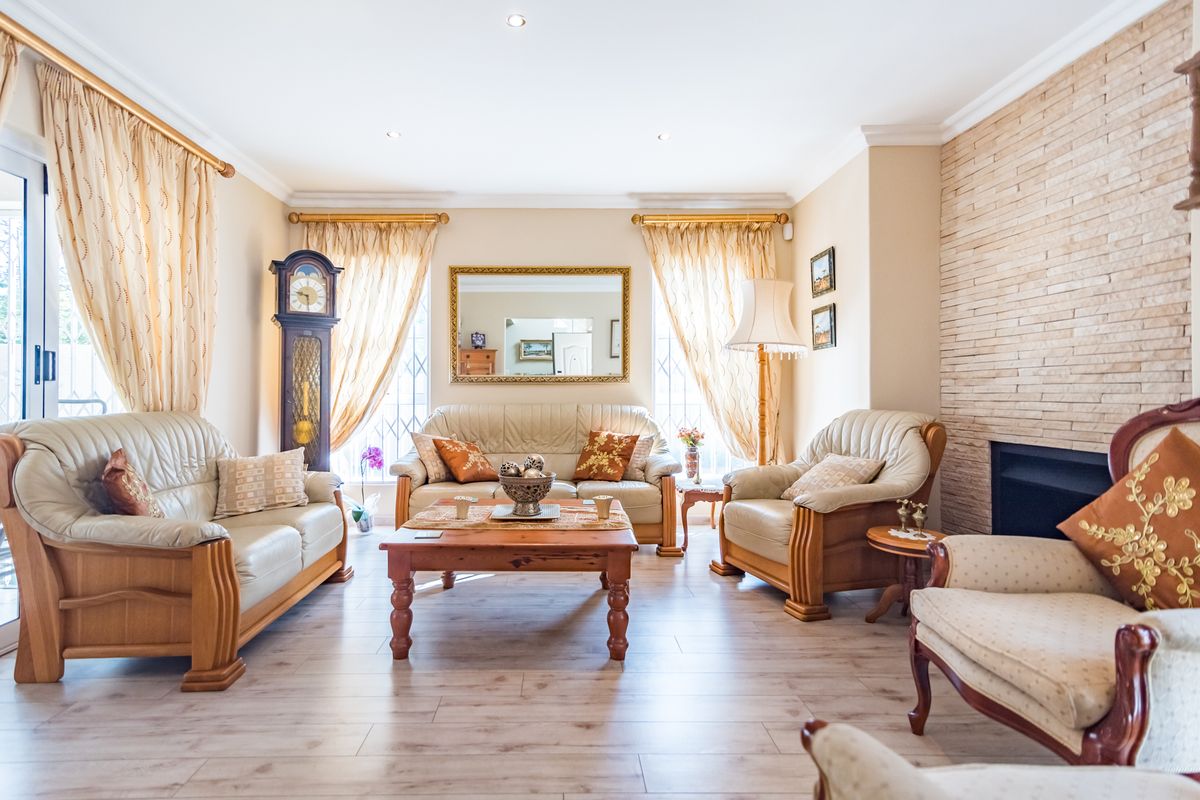 On Auction - Ultimate 4 Bed Luxury Meets Off-Grid Peace of Mind in Ferndale - Photo 2