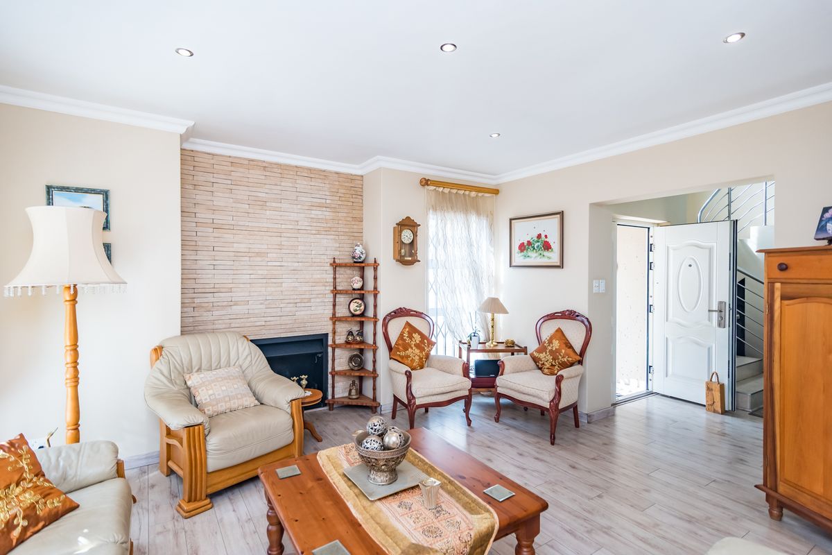 On Auction - Ultimate 4 Bed Luxury Meets Off-Grid Peace of Mind in Ferndale - Photo 5