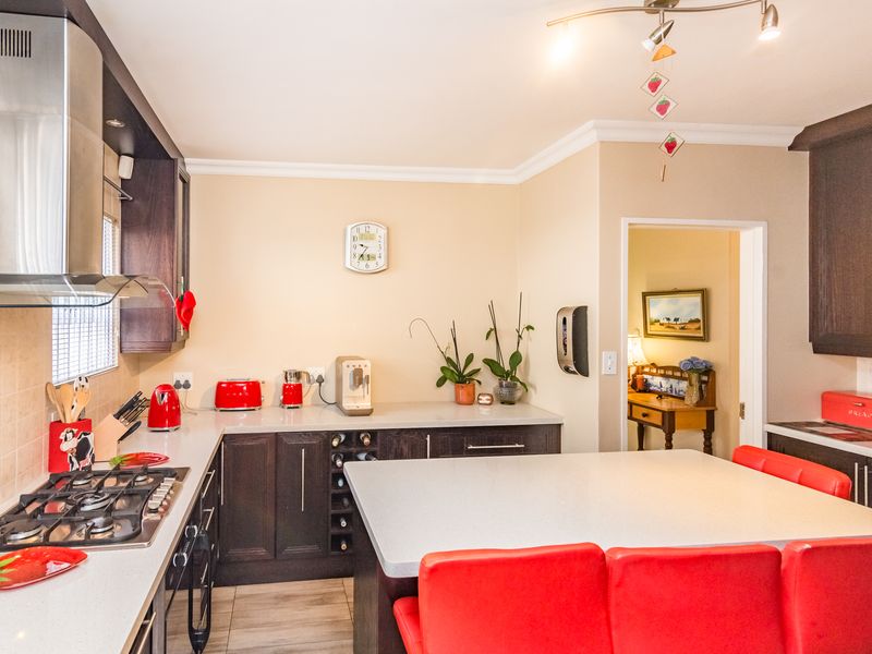 For Sale - Ultimate 4 Bed Luxury Meets Off-Grid Peace of Mind in Ferndale - Photo 10