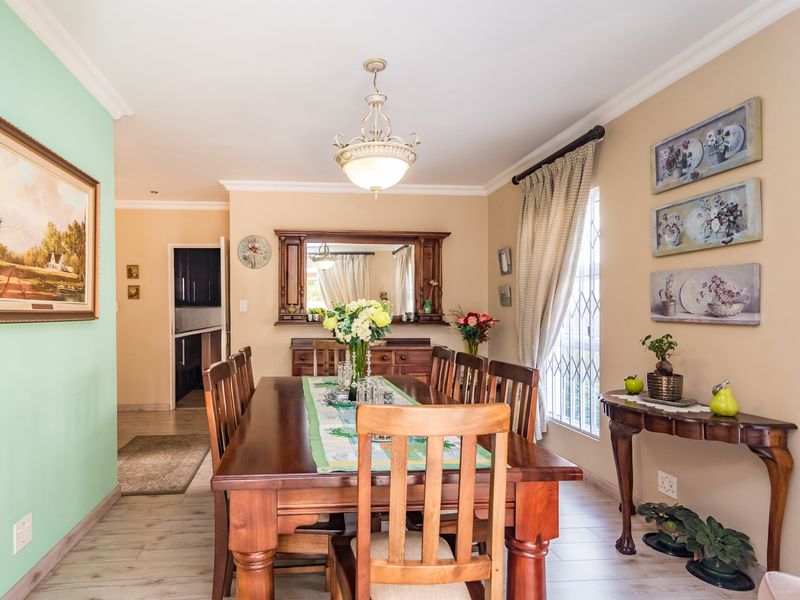 For Sale - Ultimate 4 Bed Luxury Meets Off-Grid Peace of Mind in Ferndale - Photo 8