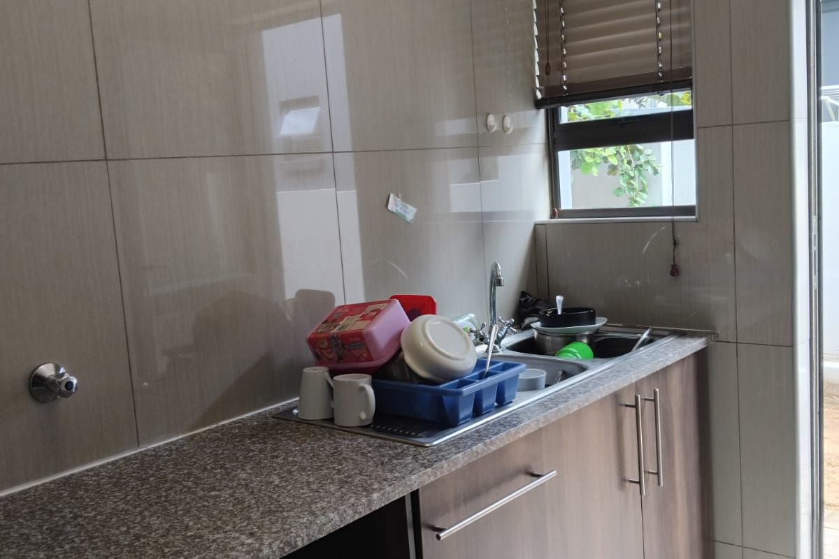 Stylish 4-Bedroom Family Haven in the Heart Between Ruimsig & Krugersdorp - Photo 5