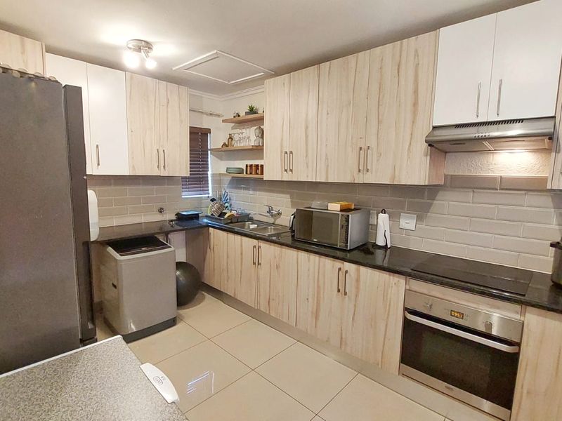 Modern 3-Bedroom Cluster , Pet-Friendly Garden In Halfway Gardens - Photo 3