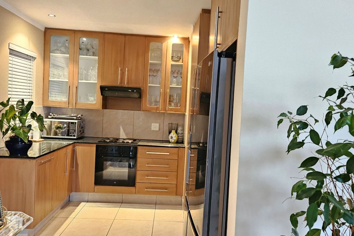 2 Bed, 2 bath Apartment - Sandton - Photo 4