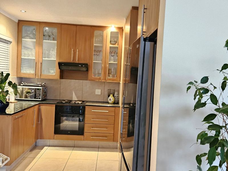 2 Bed, 2 bath Apartment - Sandton - Photo 4