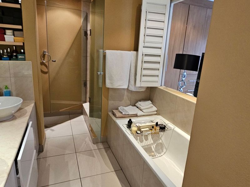 2 Bed, 2 bath Apartment - Sandton - Photo 10