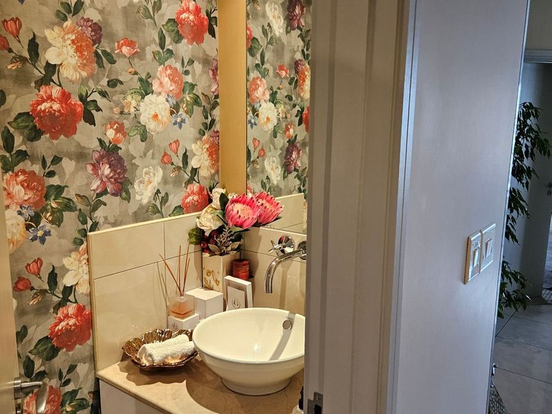 2 Bed, 2 bath Apartment - Sandton - Photo 3