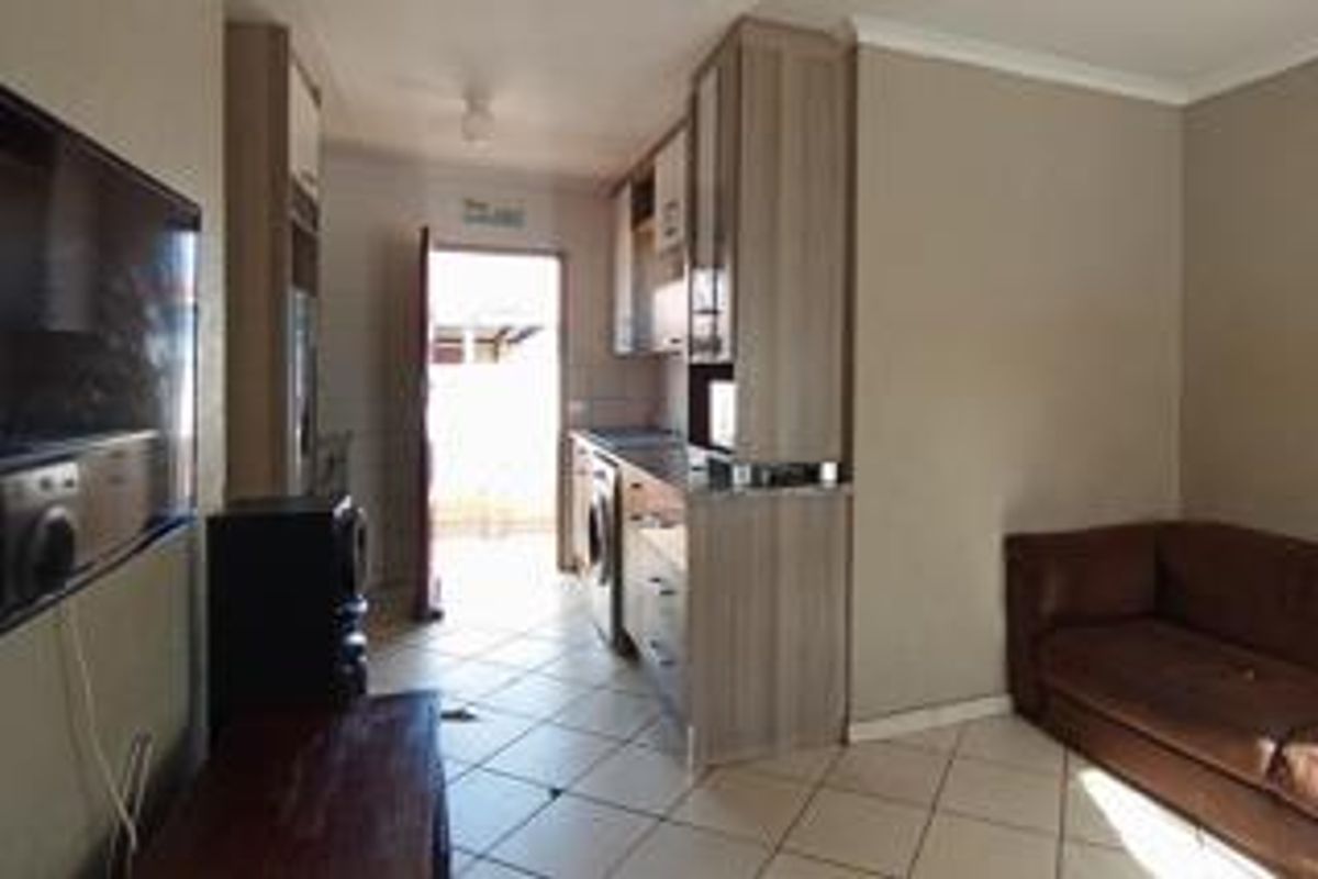 3 Bedroom House in Rosslyn - Photo 5