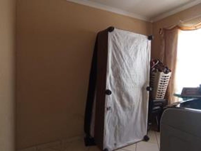 3 Bedroom House in Rosslyn - Photo 10