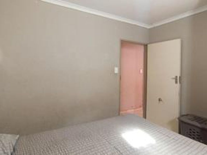 3 Bedroom House in Rosslyn - Photo 9