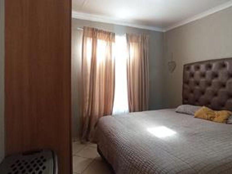 3 Bedroom House in Rosslyn - Photo 8