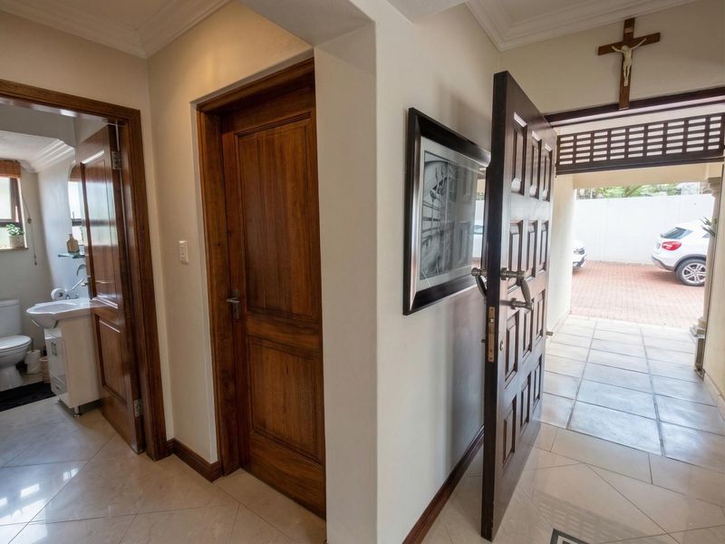 4 Bedroom Cluster Home To Let in Bryanston, Sandton - Photo 4