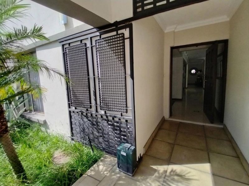 4 Bedroom Cluster Home To Let in Bryanston, Sandton - Photo 3