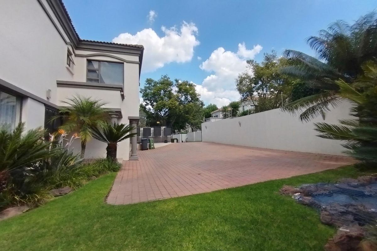 4 Bedroom Cluster Home To Let in Bryanston, Sandton - Photo 2