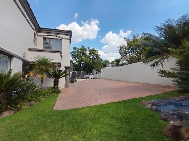 4 Bedroom Cluster Home To Let in Bryanston, Sandton - Photo 2
