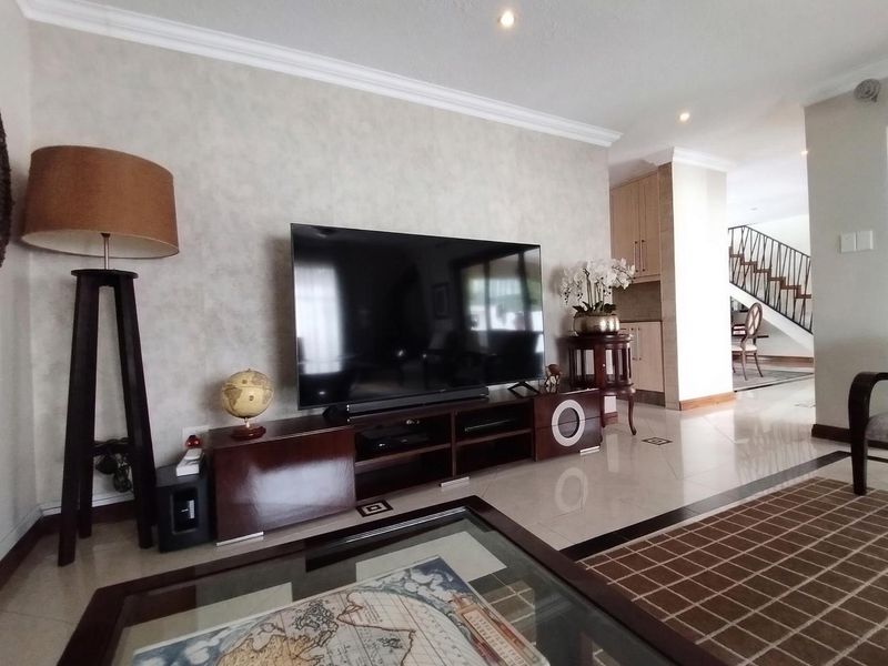 4 Bedroom Cluster Home To Let in Bryanston, Sandton - Photo 8
