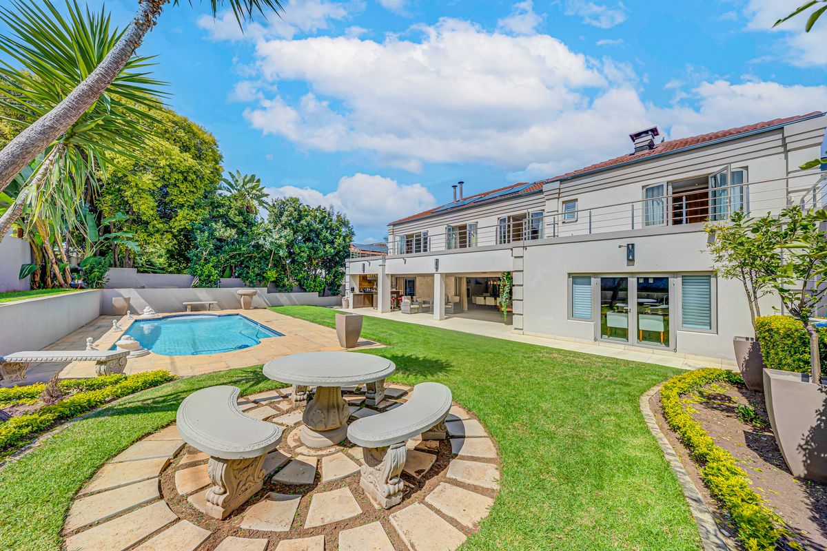 Elegant Masterpiece: A Warm Family Home and Entertainer's Delight. Serious Sellers! - Photo 3