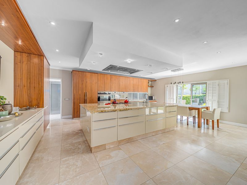 Elegant Masterpiece: A Warm Family Home and Entertainer's Delight. Serious Sellers! - Photo 9