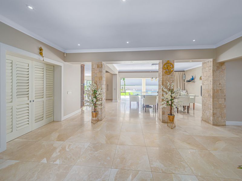 Elegant Masterpiece: A Warm Family Home and Entertainer's Delight. Serious Sellers! - Photo 6