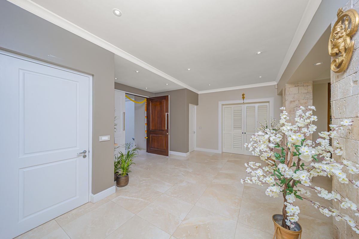 Elegant Masterpiece: A Warm Family Home and Entertainer's Delight. Serious Sellers! - Photo 5