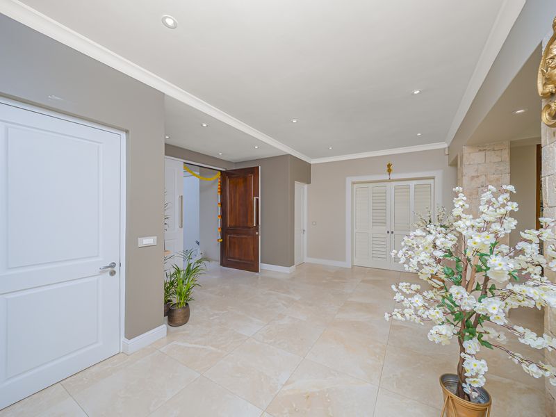 Elegant Masterpiece: A Warm Family Home and Entertainer's Delight. Serious Sellers! - Photo 5
