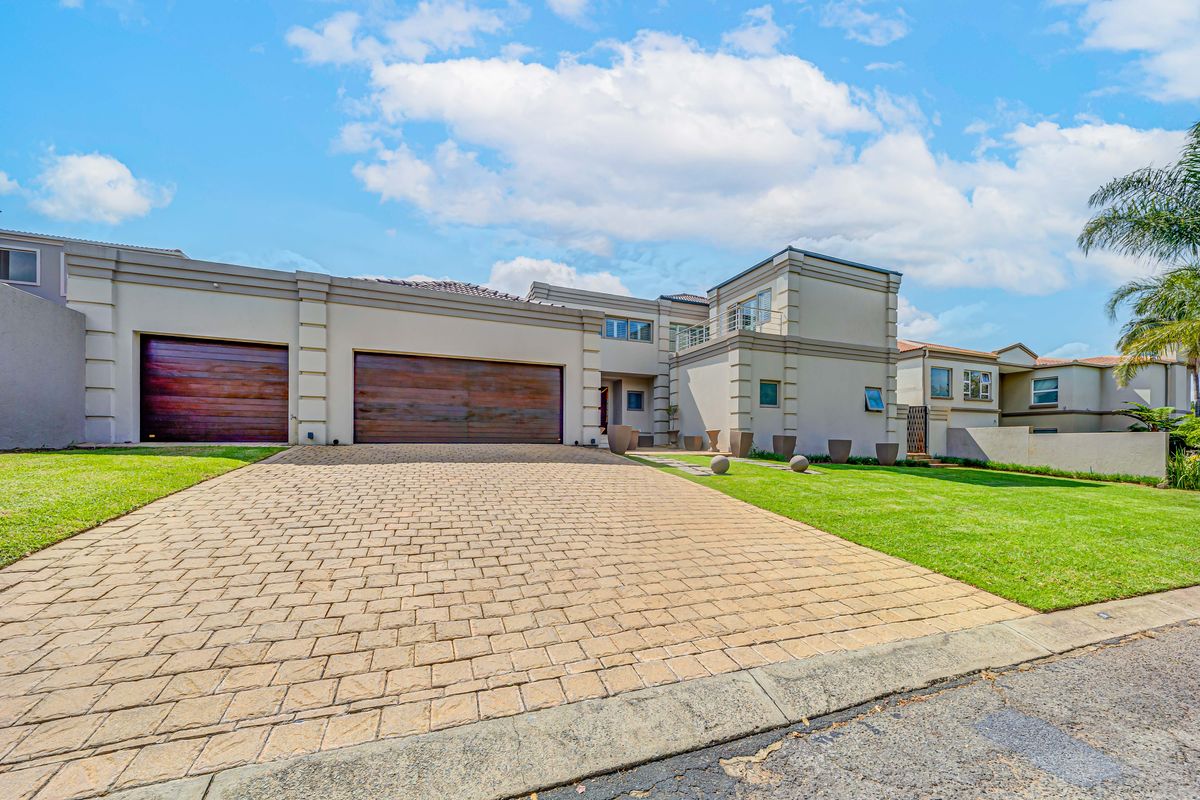 Elegant Masterpiece: A Warm Family Home and Entertainer's Delight. Serious Sellers! - Photo 2