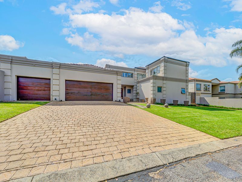 Elegant Masterpiece: A Warm Family Home and Entertainer's Delight. Serious Sellers! - Photo 2