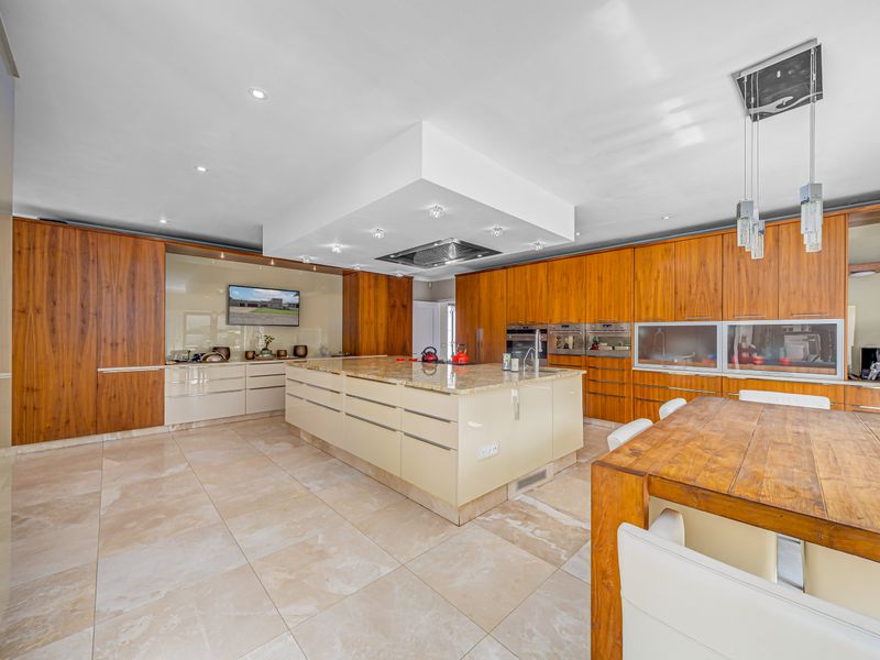 Elegant Masterpiece: A Warm Family Home and Entertainer's Delight. Serious Sellers! - Photo 10