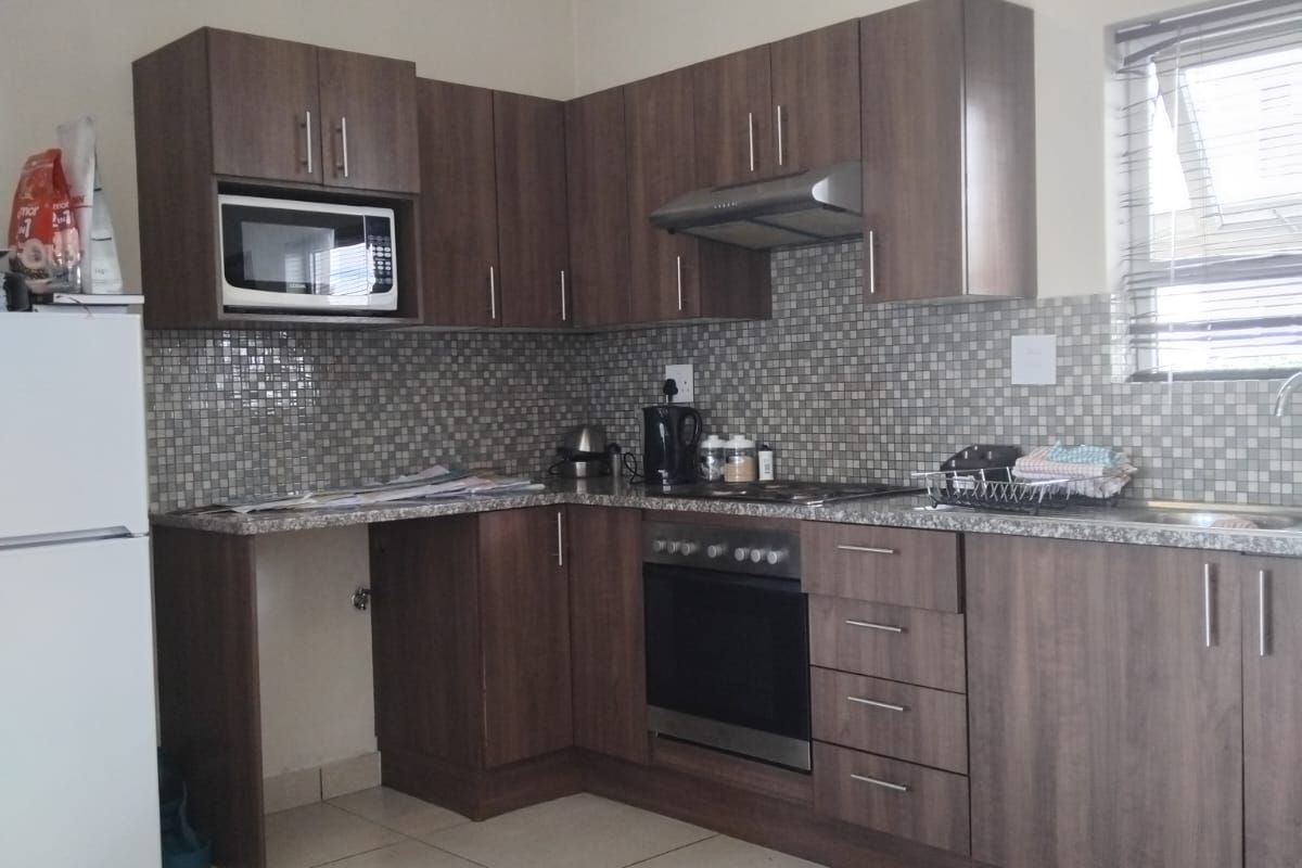 Spacious Ground Floor Living: Stylish 2-Bedroom, 2-Bathroom Comfort at Your Doorstep - Photo 3