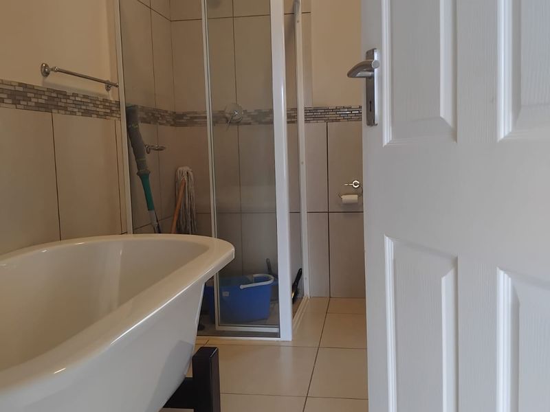 Spacious Ground Floor Living: Stylish 2-Bedroom, 2-Bathroom Comfort at Your Doorstep - Photo 7