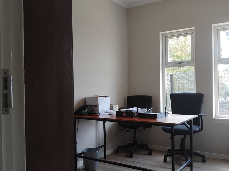 Spacious Ground Floor Living: Stylish 2-Bedroom, 2-Bathroom Comfort at Your Doorstep - Photo 8