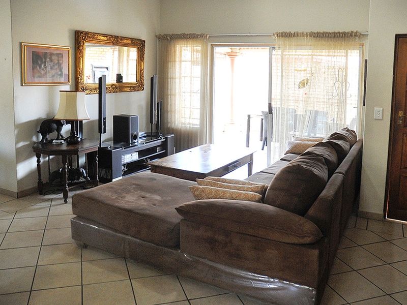 Priced to Sell! - Excellent Location! - Photo 2