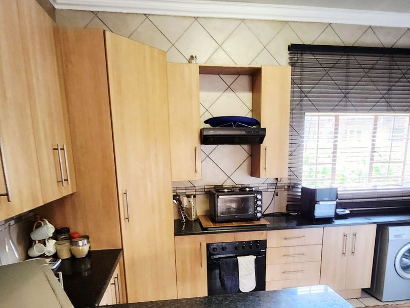 Priced to Sell! - Excellent Location! - Photo 10