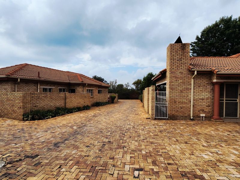 Priced to Sell! - Excellent Location! - Photo 6