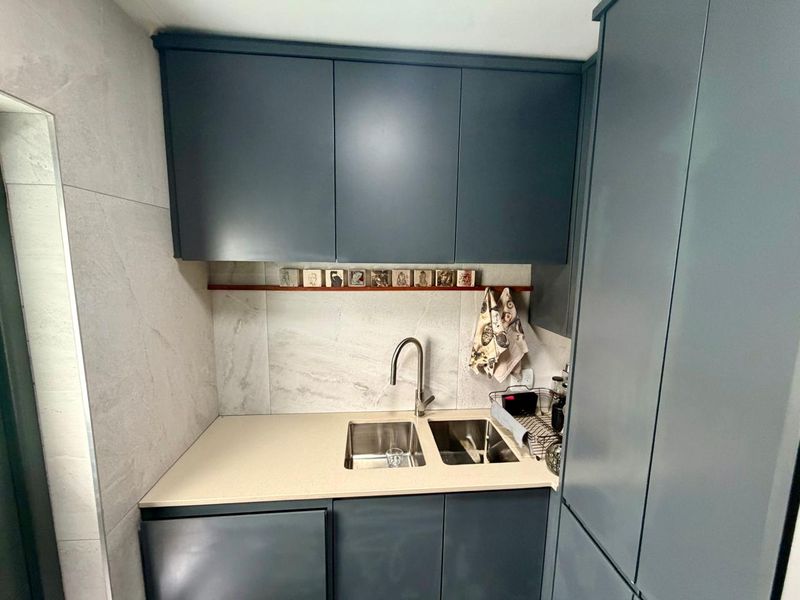 Stunning - Secure - Ultra Low Maintainance! - Photo 8