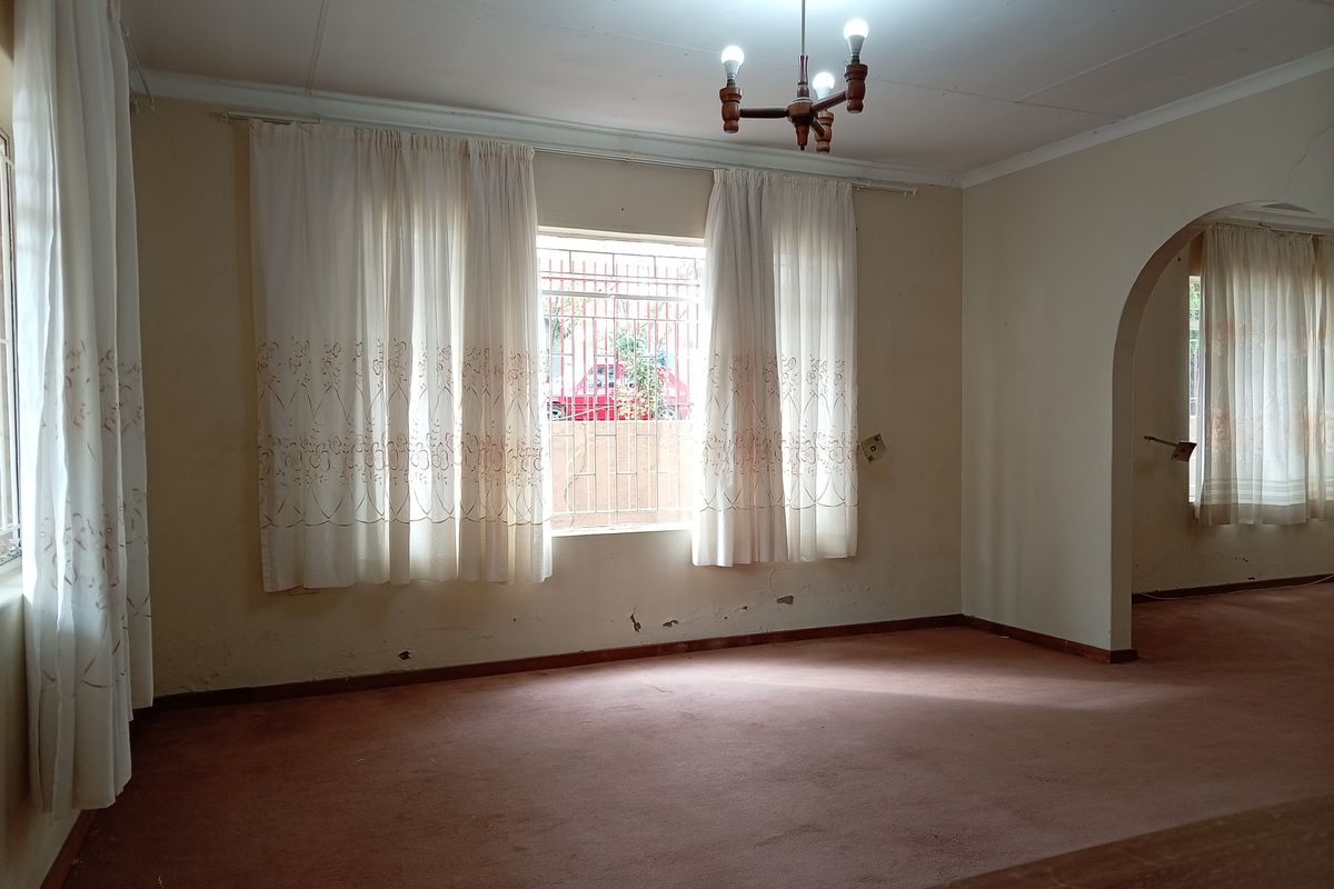 Charming 3-bedroom townhouse in Standerton Central, perfect for families, modern amenities and prime - Photo 5