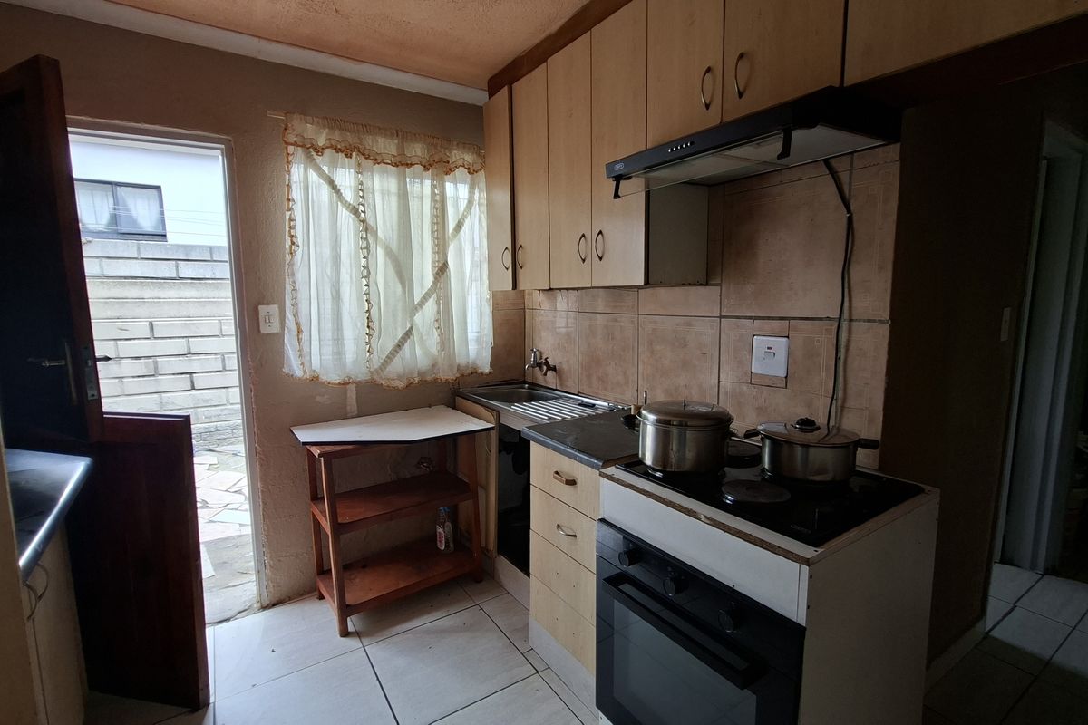 4-Bedroom Family Home with Double Garage - Photo 3