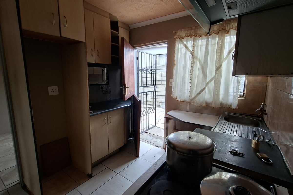 4-Bedroom Family Home with Double Garage - Photo 2