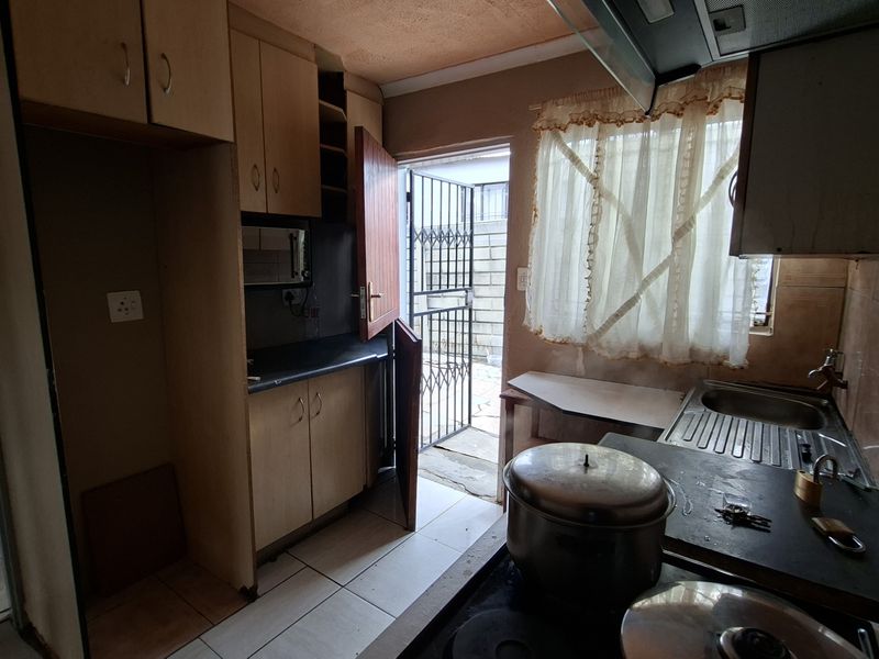 4-Bedroom Family Home with Double Garage - Photo 2