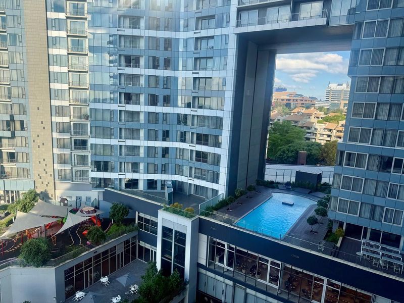 A 1 Bed, 1 Bath Apartment that enjoys natural light, a perfect lock-up & go in a secure building - Photo 4