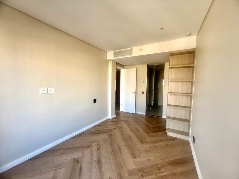 A 1 Bed, 1 Bath Apartment that enjoys natural light, a perfect lock-up & go in a secure building - Photo 10