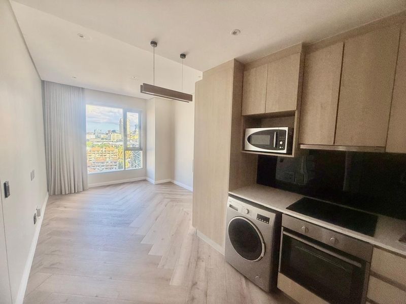 A 1 Bed, 1 Bath Apartment that enjoys natural light, a perfect lock-up & go in a secure building - Photo 7