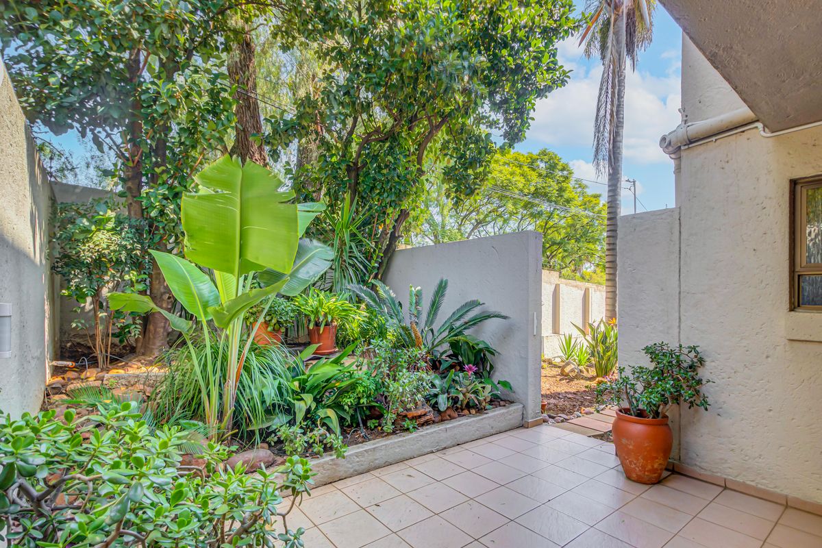 The prestige of Sandton with the soul of Rivonia." - Photo 2