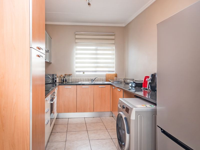 Spacious 2-Bedroom Apartment with Sunny Balcony & 24-Hour Security – Ferndale - Photo 3